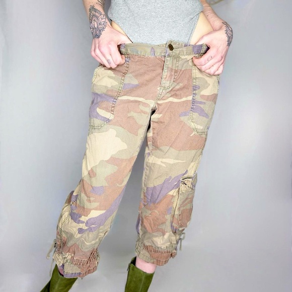 London Jean Camo Cargo Pants Women's Size 8 Crop Straight Outdoor Hiking Capris - Picture 2 of 15